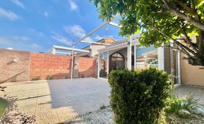 Herverkoop - Villa -
Orihuela Costa - Los Almendros-la Florida