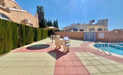 Herverkoop - Villa -
Orihuela Costa - Los Almendros-la Florida