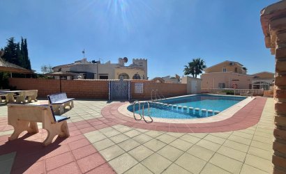 Herverkoop - Villa -
Orihuela Costa - Los Almendros-la Florida