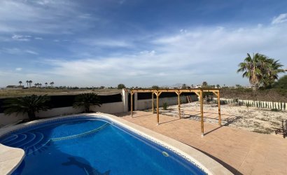 Herverkoop - Villa -
Dolores - Cmno. Escorredor