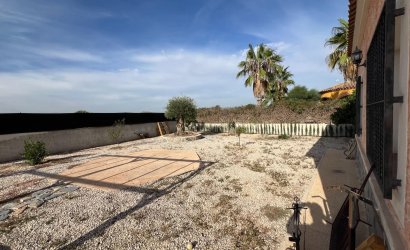 Herverkoop - Villa -
Dolores - Cmno. Escorredor