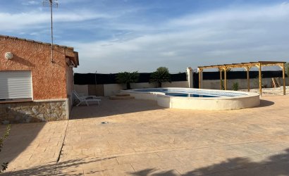 Herverkoop - Villa -
Dolores - Cmno. Escorredor