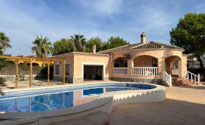 Herverkoop - Villa -
Dolores - Cmno. Escorredor