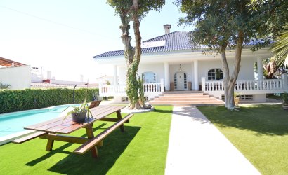 Resale - Villa -
Torrevieja - Torreta