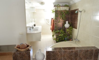 Resale - Villa -
Torrevieja - Torreta