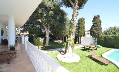 Resale - Villa -
Torrevieja - Torreta