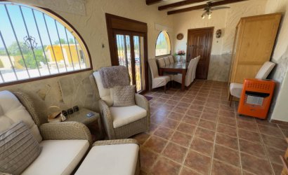 Herverkoop - Country House -
Orihuela