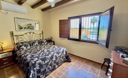 Herverkoop - Country House -
Orihuela