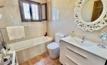 Herverkoop - Country House -
Orihuela