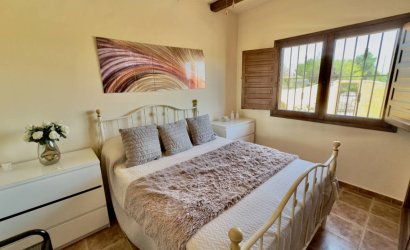 Herverkoop - Country House -
Orihuela