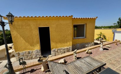 Herverkoop - Country House -
Orihuela