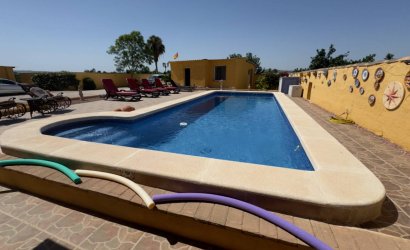 Herverkoop - Country House -
Orihuela