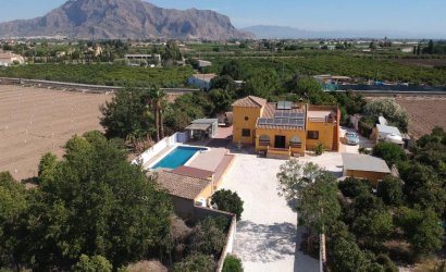 Herverkoop - Country House -
Orihuela