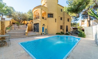 Resale - Villa -
Orihuela Costa - Villamartín