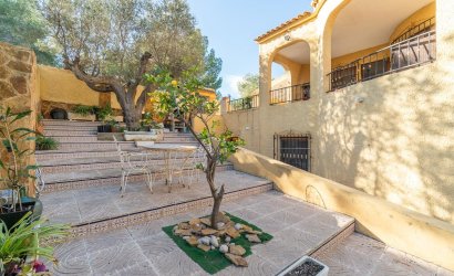 Resale - Villa -
Orihuela Costa - Villamartín