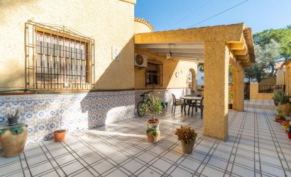 Resale - Villa -
Orihuela Costa - Villamartín