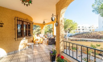 Resale - Villa -
Orihuela Costa - Villamartín