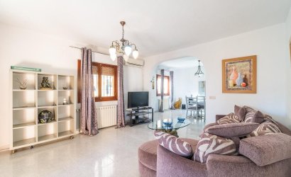 Resale - Villa -
Orihuela Costa - Villamartín