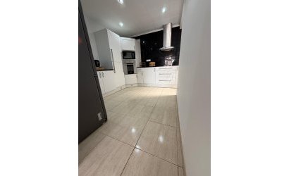 Herverkoop - Herenhuis -
Torrevieja - La Siesta