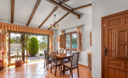 Herverkoop - Villa -
Orihuela - Inland