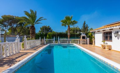 Herverkoop - Villa -
Orihuela - Inland