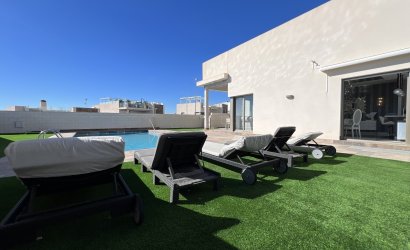 Herverkoop - Villa -
Orihuela Costa - Costa Blanca