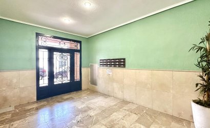 Revente - Apartment -
Torrevieja - Centro