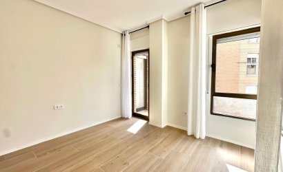 Revente - Apartment -
Torrevieja - Centro
