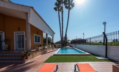 Herverkoop - Villa -
Orihuela - Inland