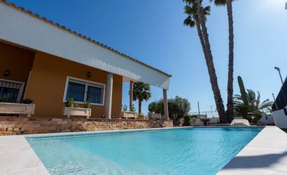 Herverkoop - Villa -
Orihuela - Inland