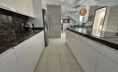 Herverkoop - Villa -
Orihuela Costa - Villamartín