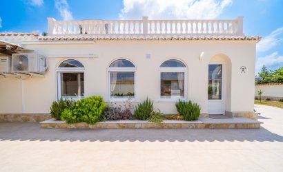 Resale - Villa -
Torrevieja - Costa Blanca