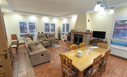Reventa - Villa -
Yecla - Inland