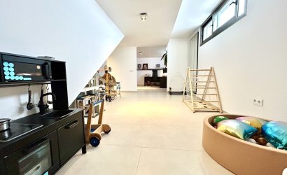 Reventa - Villa -
Las Filipinas - Inland