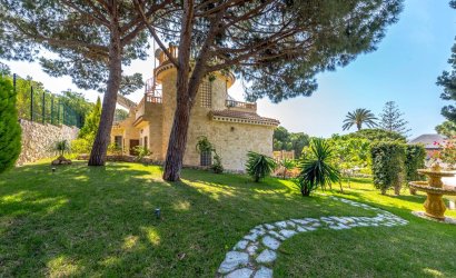 Resale - Villa -
Orihuela Costa - Costa Blanca