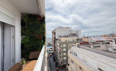Revente - Apartment -
Torrevieja - Centro
