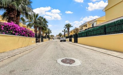 Revente - Villa -
Orihuela Costa - Costa Blanca