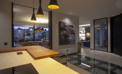 Resale - Villa -
Nueva Andalucía - Costa del Sol