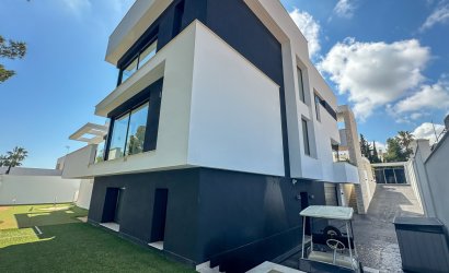 Resale - Villa -
Orihuela Costa - Costa Blanca