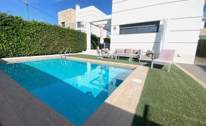 Reventa - Villa -
Ciudad Quesada - Doña Pepa