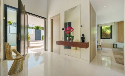Resale - Villa -
Nueva Andalucía - Costa del Sol