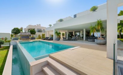 Resale - Villa -
Nueva Andalucía - Costa del Sol