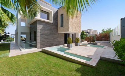 Resale - Villa -
Nueva Andalucía - Costa del Sol