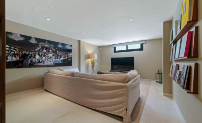 Resale - Villa -
Nueva Andalucía - Costa del Sol