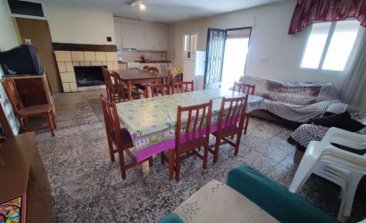 Herverkoop - Country House -
Yecla - Inland
