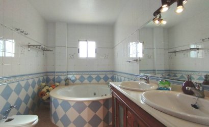 Herverkoop - Villa -
Torrevieja - La Siesta - El Salado - Torreta