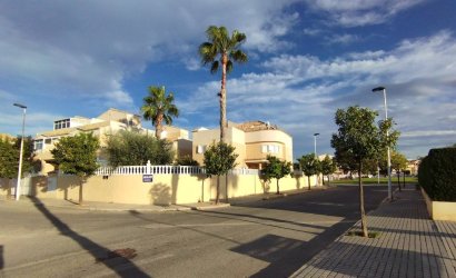 Herverkoop - Villa -
Torrevieja - La Siesta - El Salado - Torreta