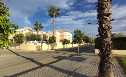 Herverkoop - Villa -
Torrevieja - La Siesta - El Salado - Torreta
