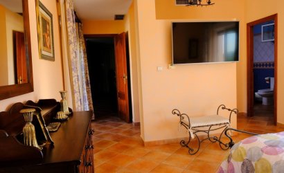 Herverkoop - Finca -
Orihuela - Inland