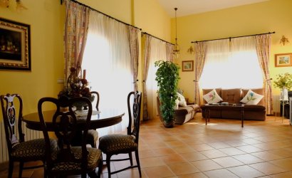 Herverkoop - Finca -
Orihuela - Inland